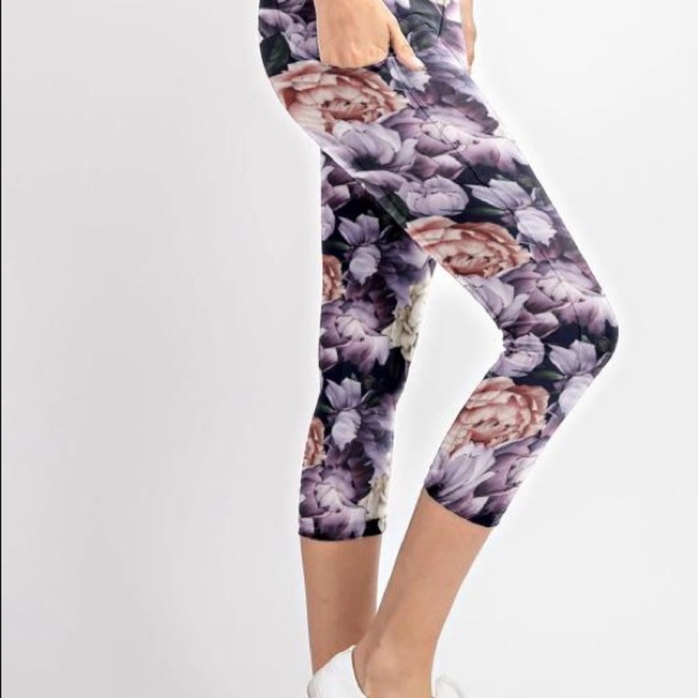 White & Purple Flower~Yoga Band Pocketed Capris